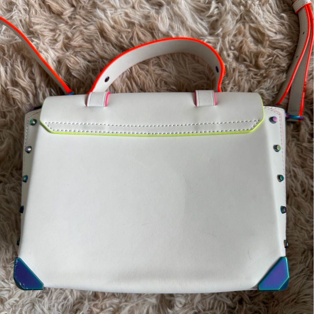 Michael Kors Manhattan Medium Contrast-Trim Leather Satchel - Picture 3 of 7